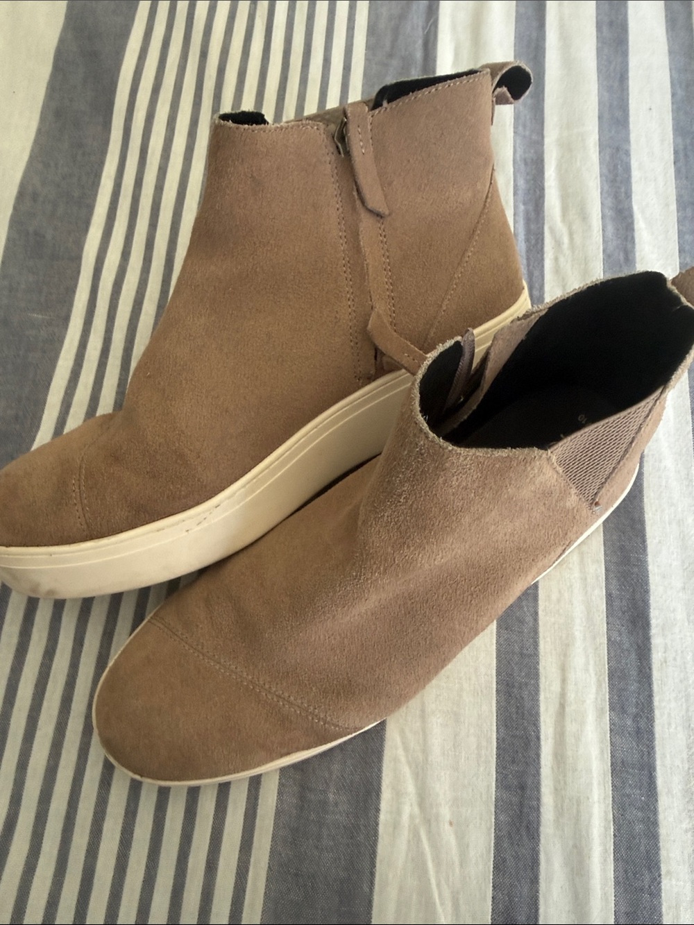 Tom’s Women’s Verona Sneaker Booties - Picture 3 of 4